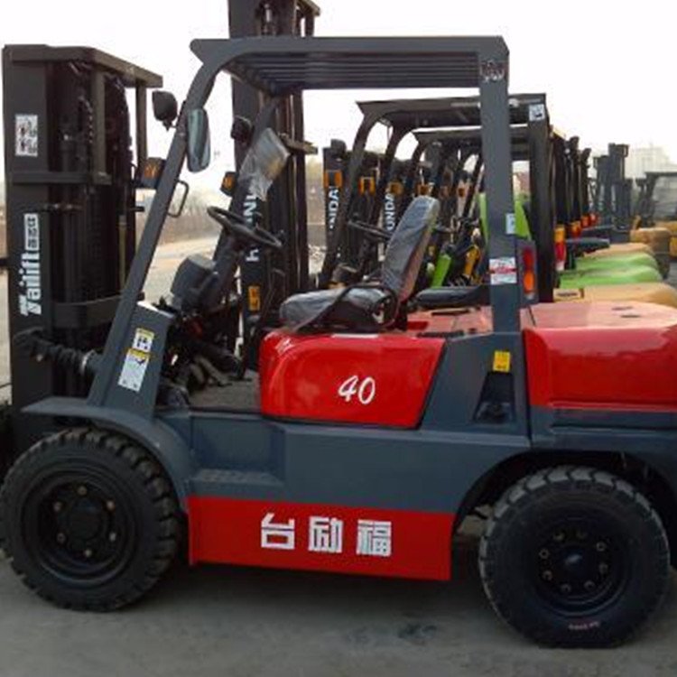 三亚湾附近酒店装修，需要租叉车搬运瓷砖和洁具